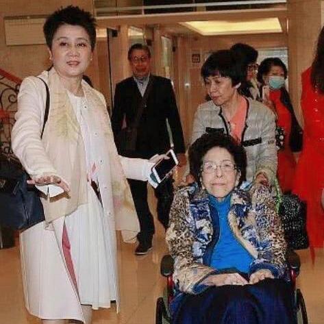 何鸿燊|何鸿燊八姐，99岁孤身一人，为何只有四房梁安琪陪伴左右？