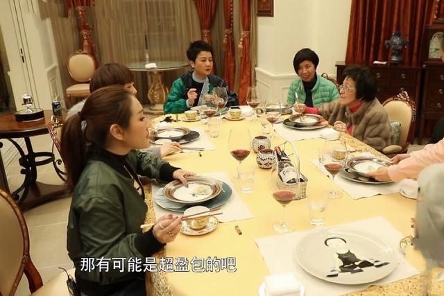 何鸿燊|何鸿燊八姐，99岁孤身一人，为何只有四房梁安琪陪伴左右？