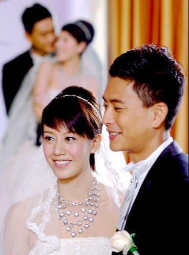 终于在12年出席活动的时候,三度落泪表示和黄宗泽已分手.