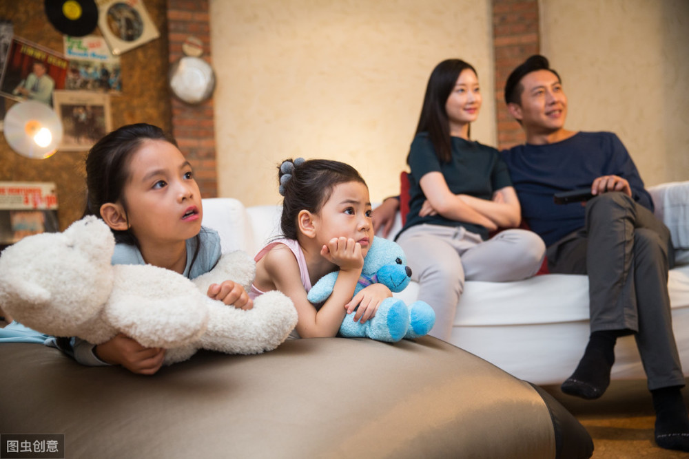 李玫瑾直言:"看电视"和"不看电视"的孩子,长大后的差距很大_腾讯新闻