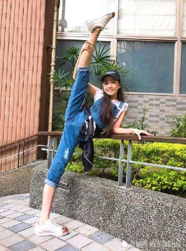 欧阳娜娜三姐妹同框差异明显为何只有欧阳娜娜红了一目了然