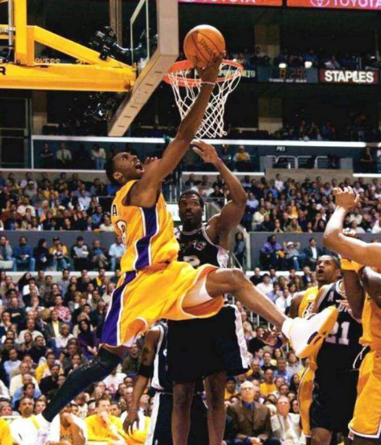 看了杜兰特的臂展 科比的腰腹 你就懂