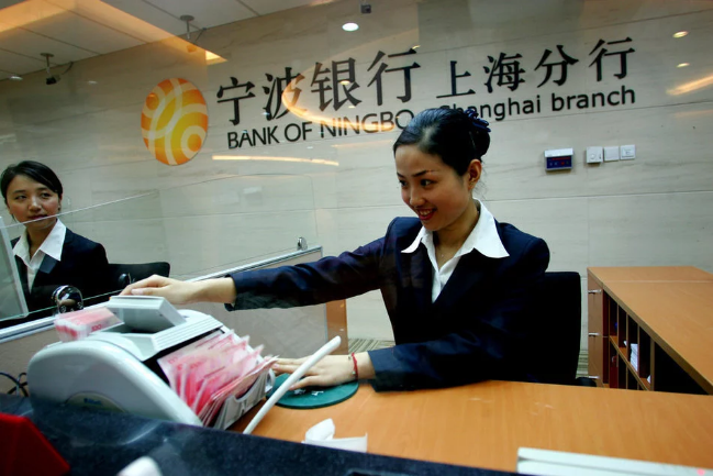 这年头在银行上班还吃香吗?知情者道出内幕,网友评论炸锅了