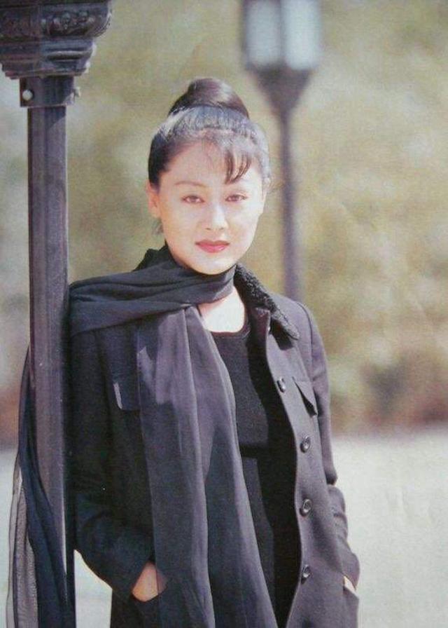王姬:孩子是她一生的痛,女儿成妖艳整容脸,27岁儿子智力才到学龄前