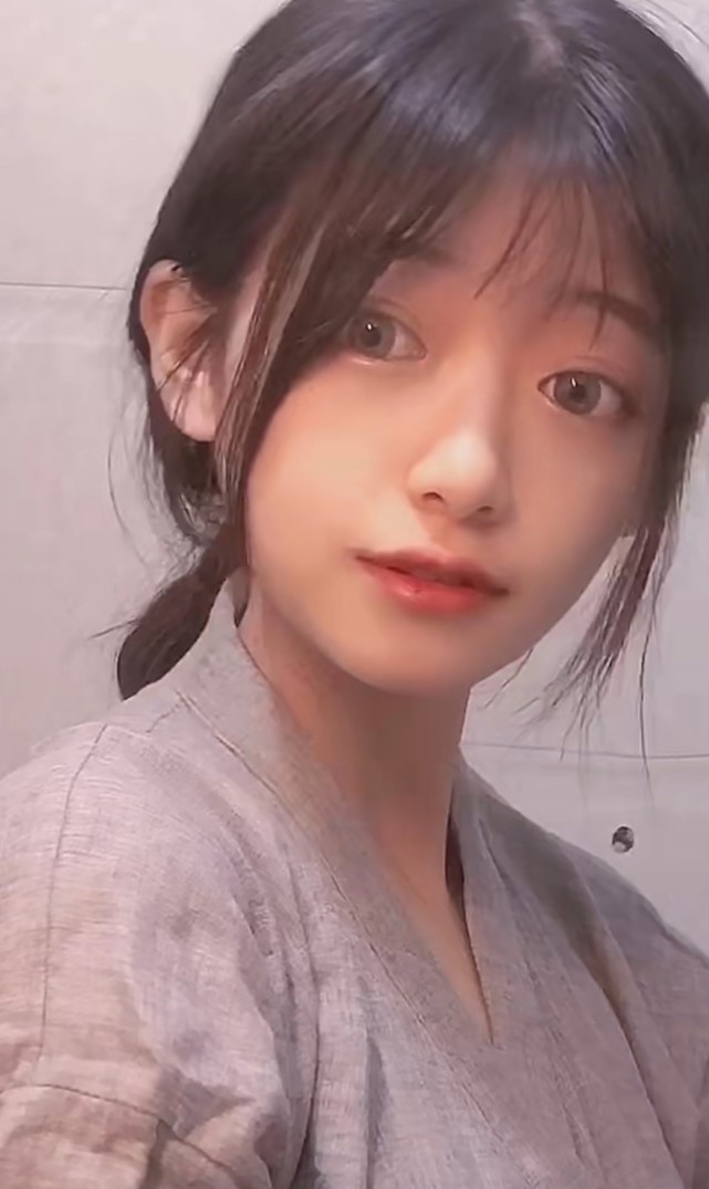 小姐姐仿妆小千代被吐槽装嫩看到成品这脸被天使吻过