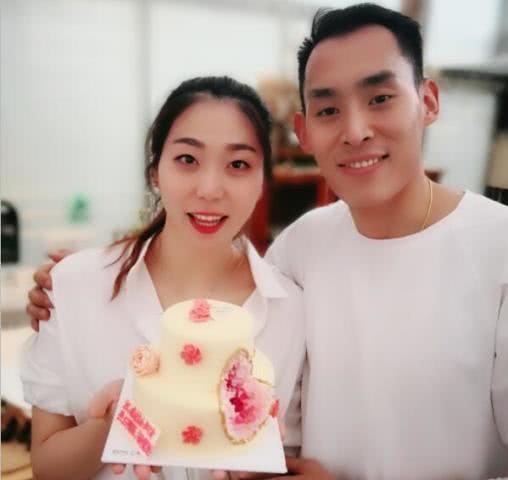 女排31岁世界冠军婚后再训练少校军衔比袁心玥高丈夫1米97