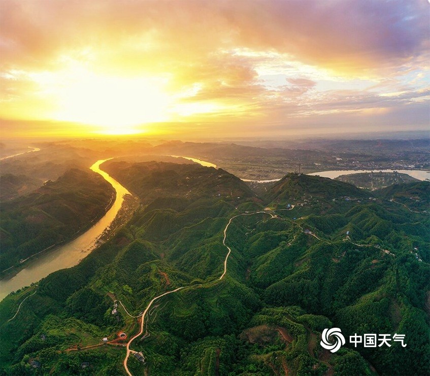 朝霞映红"平羌江" 壮丽山河波澜阔