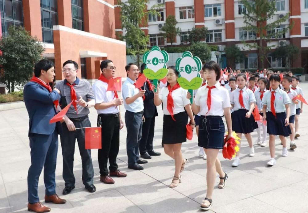 《年画》荣获四川省第九届中小学生艺术节舞蹈类二等奖,巴中市第八届