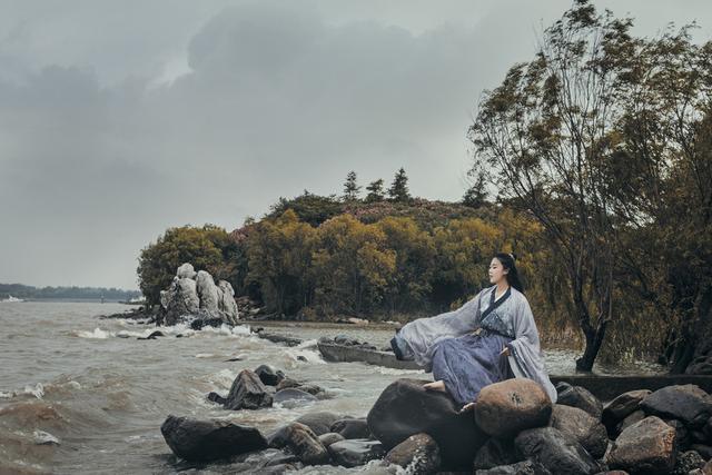 白居易|千年前的一场诗词比赛，白居易、元稹竟被此人一首诗震撼不敢下笔
