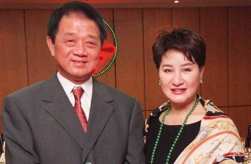 杨丽花与洪文栋1983年结婚,在此之前,洪文栋还有过一段婚姻,与前妻一