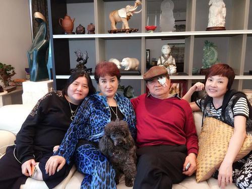杨丽花与洪文栋1983年结婚,在此之前,洪文栋还有过一段婚姻,与前妻一
