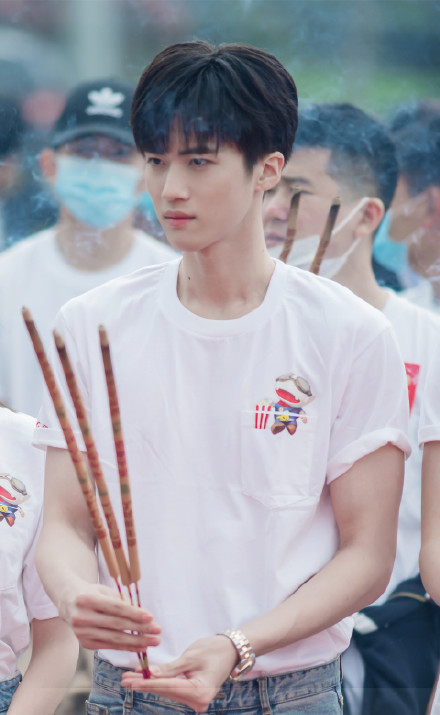 失踪人口出现停止团体活动近一年闫桉终于以电视剧归来