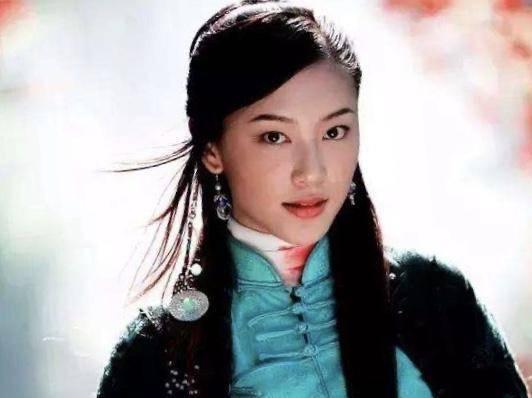 半只脚已迈进向家的应采儿为何放弃豪门转身嫁给陈小春