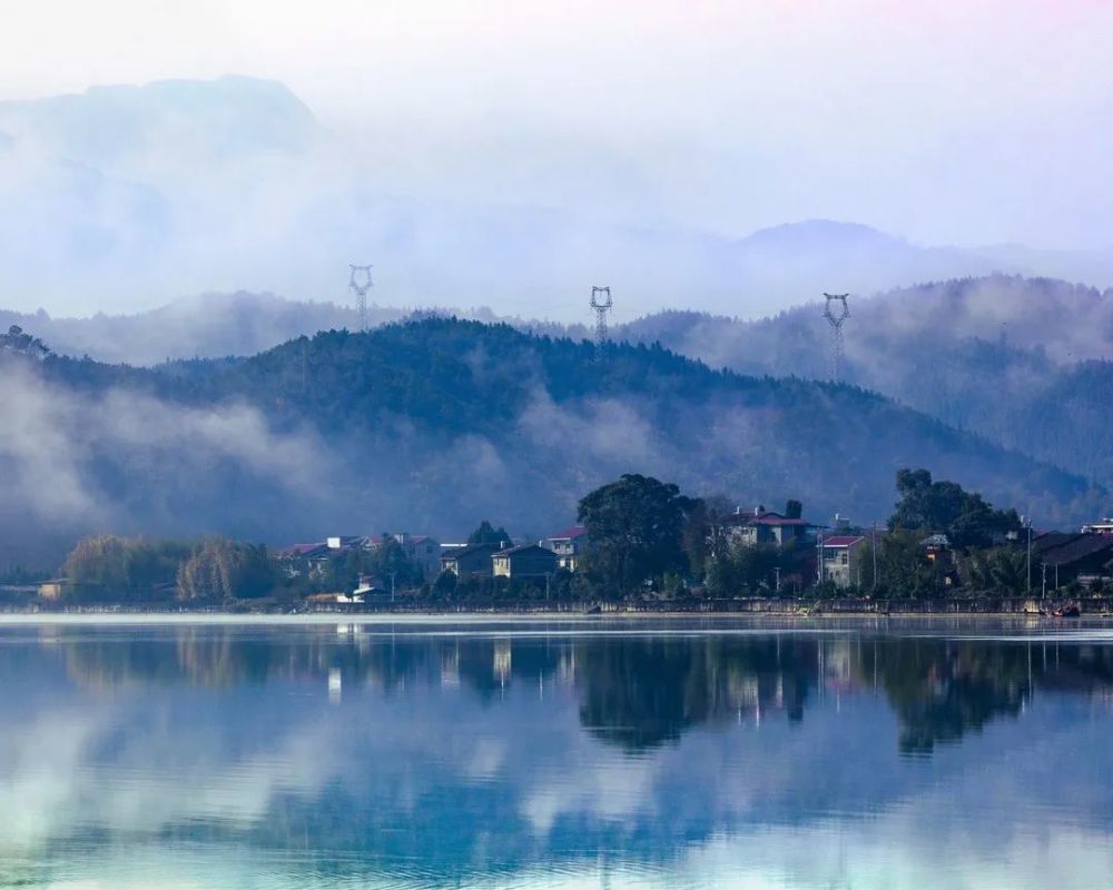 邵武卫闽小镇绿意浓花正旺山水好风光