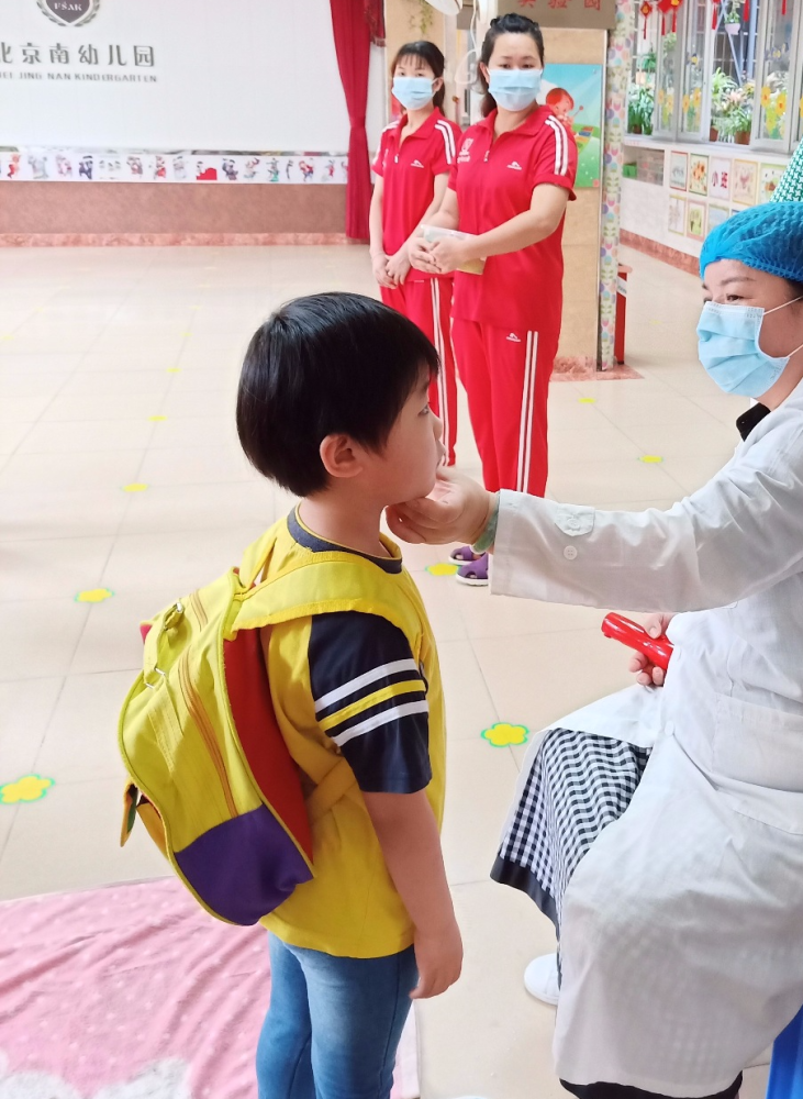 背上书包上学去,北京南幼儿园的孩子们返校啦!