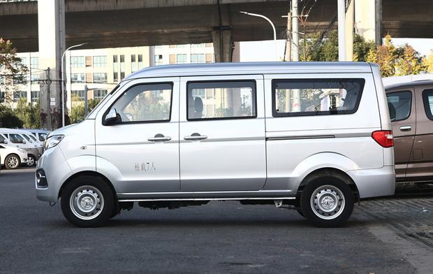 这台面包车不一般,空间不输汉兰达,小老板的最新选择