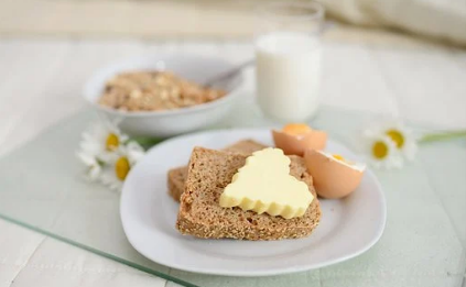 娜迪亚 6月4日星座运势 多交朋友行大运 星座运势 娜迪亚 水瓶座 运势 天蝎座 双鱼座