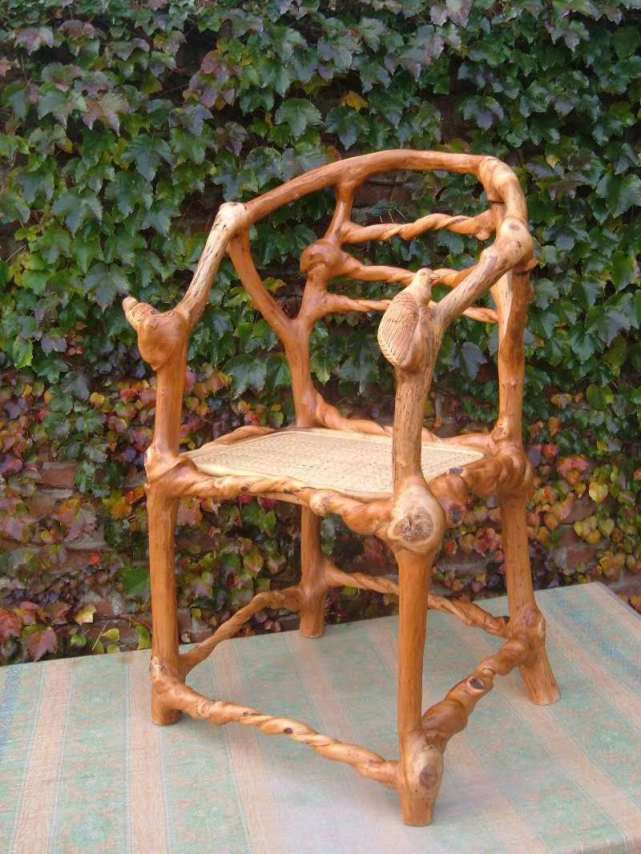 种椅子树,就是按照一定的距离种四棵树,四棵树作为椅子的腿,其余的