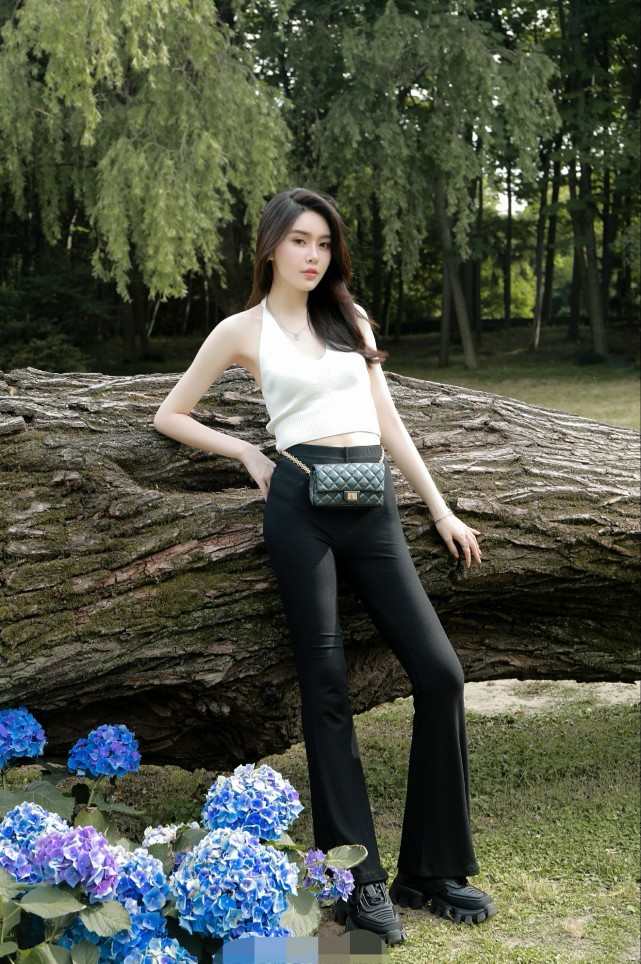 瘦瘦的女孩子太美了呀