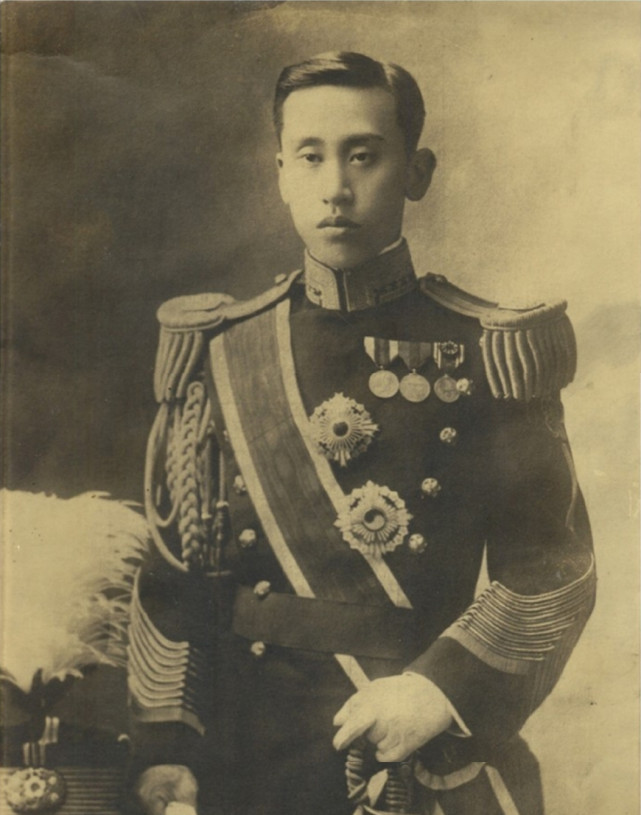 李坧就是韩国末代皇帝纯宗,而李垠从小被日本人带往日本作为人质.