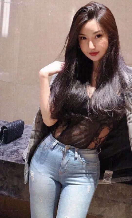 美女穿搭,时尚潮流又前卫,尽显女人的独有魅力!