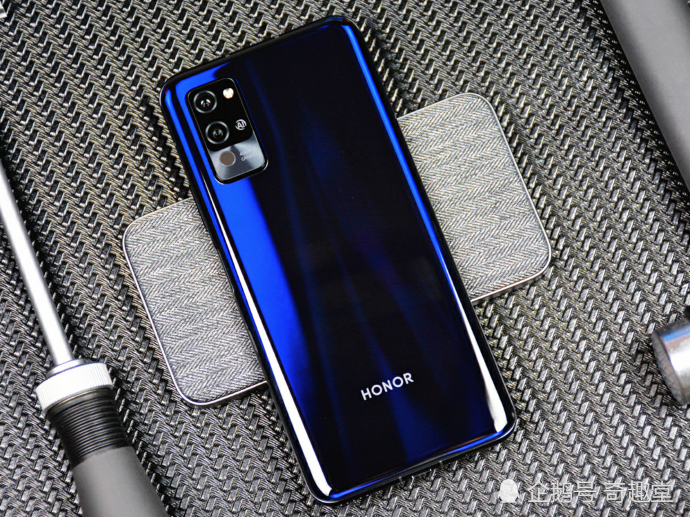 荣耀play4pro下巴真窄?这颜值比荣耀v30高啊_腾讯新闻