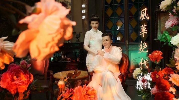 剧中以一代名伶白牡丹的死展开剧情,于毅在剧中一人分饰白牡丹与赵吏