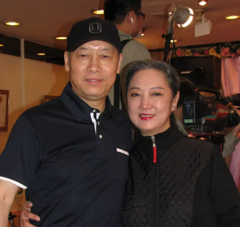 tvb老戏骨岳华曾痴恋郑佩佩亦舒下跪求复合最后却娶艳星