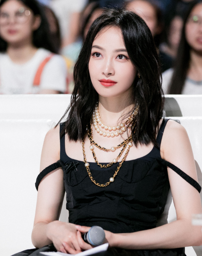 宋茜将"毒液袜"穿得透光,当她侧身的那刻,这腿该上保险了_腾讯新闻