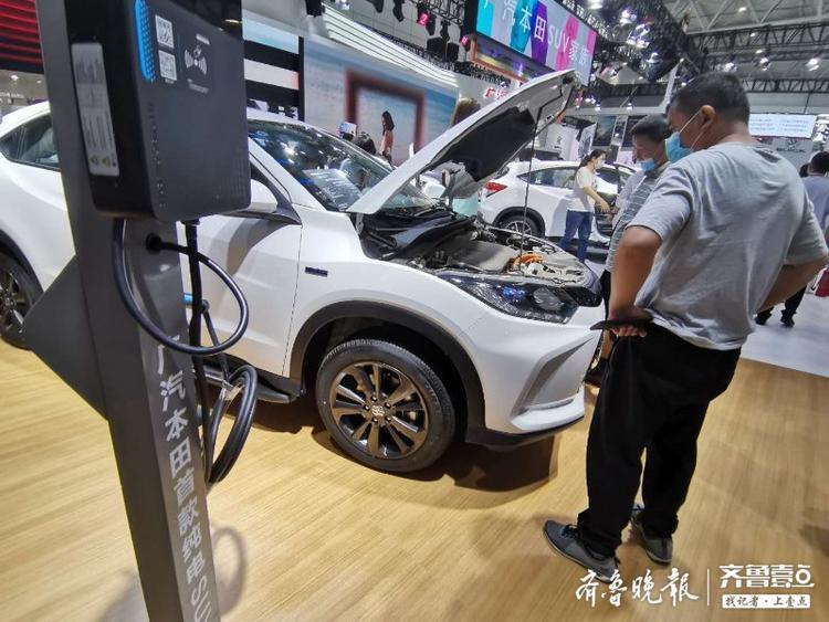 绿色出行理念深入人心,齐鲁国际车展新能源车受追捧