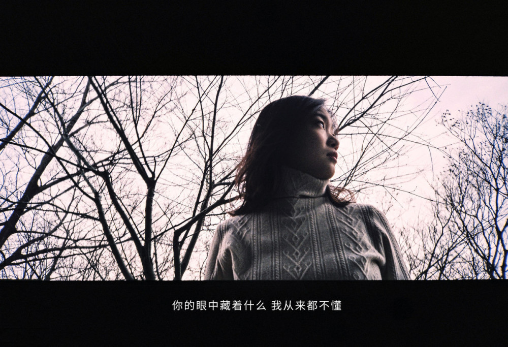 现在的我就一首诗描写一样,想你孤独,不想你心痛,只想从前的从前,不在