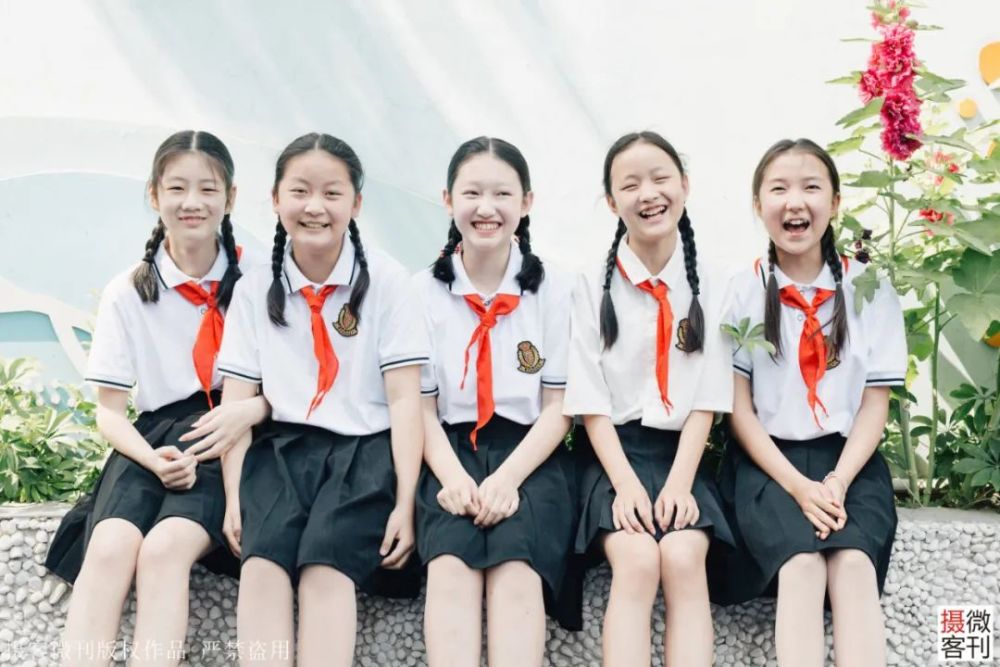 老师拍下了同学们一张张纯真的笑脸.