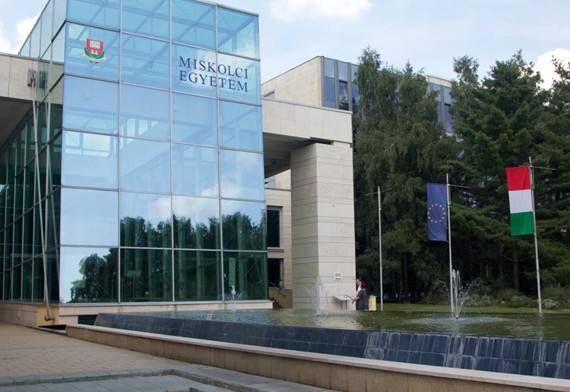 与全球 150 多所大学签有合作协议,并在 erasmus 流动计划中签署了