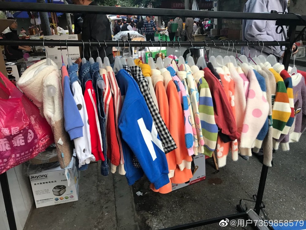 摆地摊卖衣服怎么样赚钱 摆地摊卖衣服怎么样(已更新)