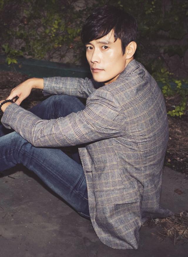 李秉宪靠业务能力翻身,大钟奖称帝引网友质疑,击败宋康昊惹争议