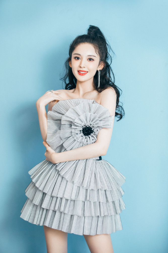 古力娜扎的 水蓝色 背景写真 嘟起嘴巴的那一瞬间 我心动了 腾讯新闻