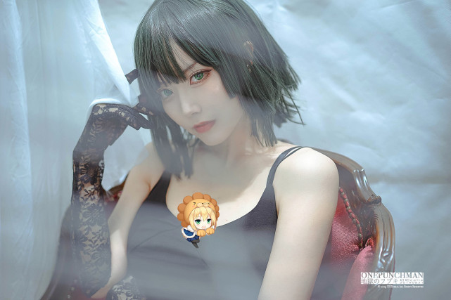 《一拳超人》地狱吹雪cos,这么御的小姐姐,你可以吗?