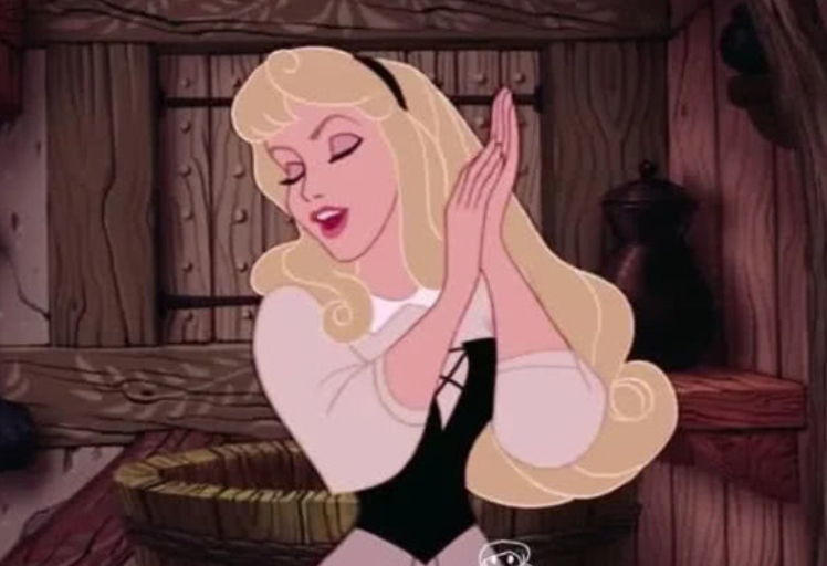 迪士尼公主“反人类”的4个姿势，艾莎握拳，图4没有人敢模仿！