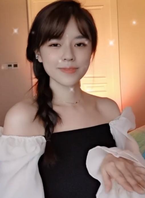 沫子看uzi退役专访落泪,自曝前男友是uzi队友,网友纷纷猜测是他