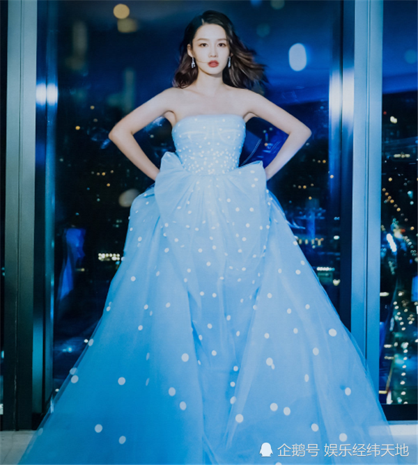 女星穿上星空裙,杨紫唯美,吴宣仪温柔,看到李沁:仙女来的?