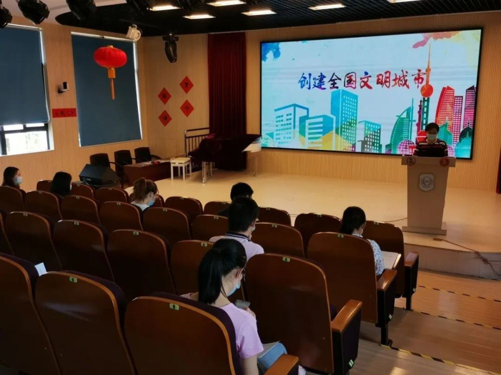 浦东模范实验中学花香四溢满校园文明和谐谱新篇