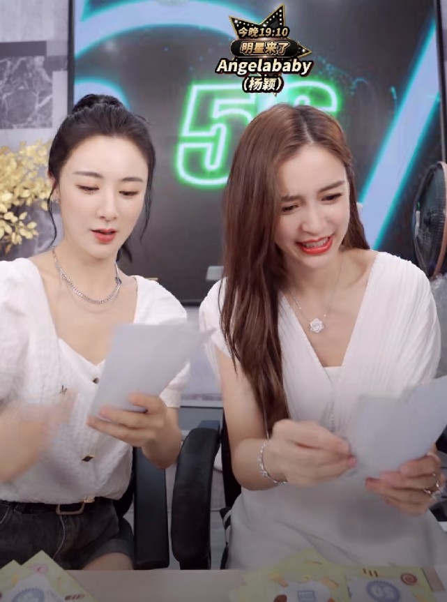 angelababy做客薇娅直播,清晰可见的抬头纹暴露年纪
