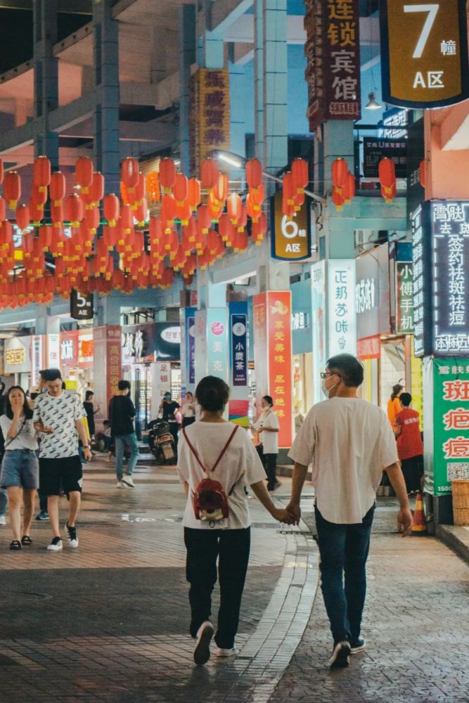 好吃的都在校外那一條條飄香四溢的