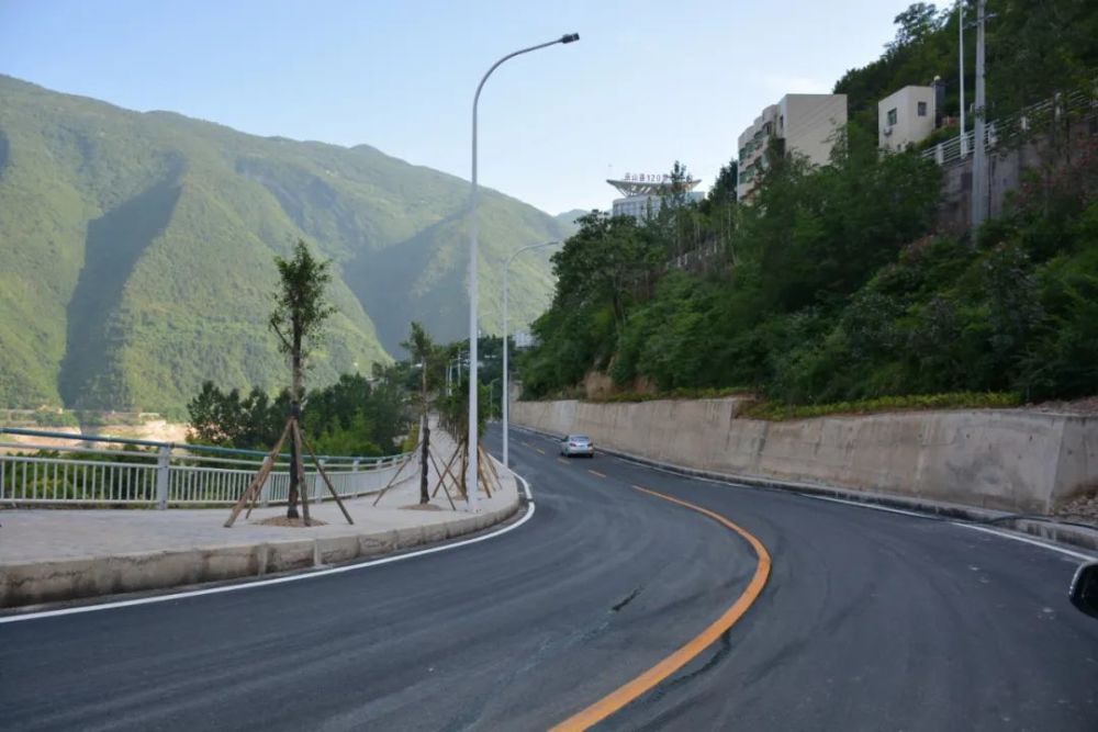 巫山暮雨公園濱江西路與廣東西路連接道通車了!