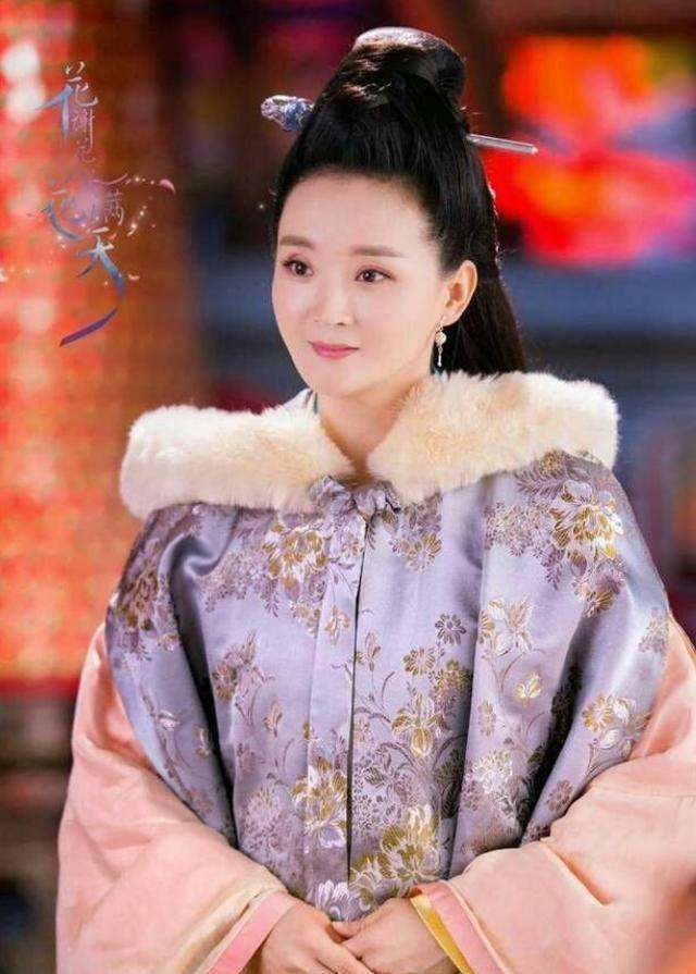 王艳46岁再演古装剧,没有了晴儿的清纯,但整个人气质十分素雅!