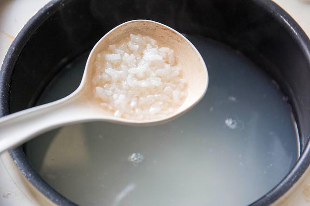 粯子粥享有"泰州黑咖啡"的美誉,清火养胃,爽口丝滑,老少皆宜_腾讯新闻