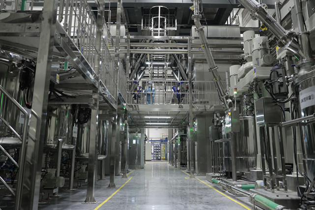 供需错配预期对锂电池板块龙头股估值影响分析