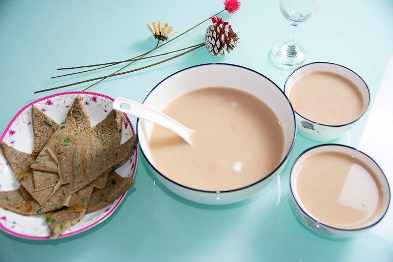 粯子粥享有泰州黑咖啡的美誉清火养胃爽口丝滑老少皆宜