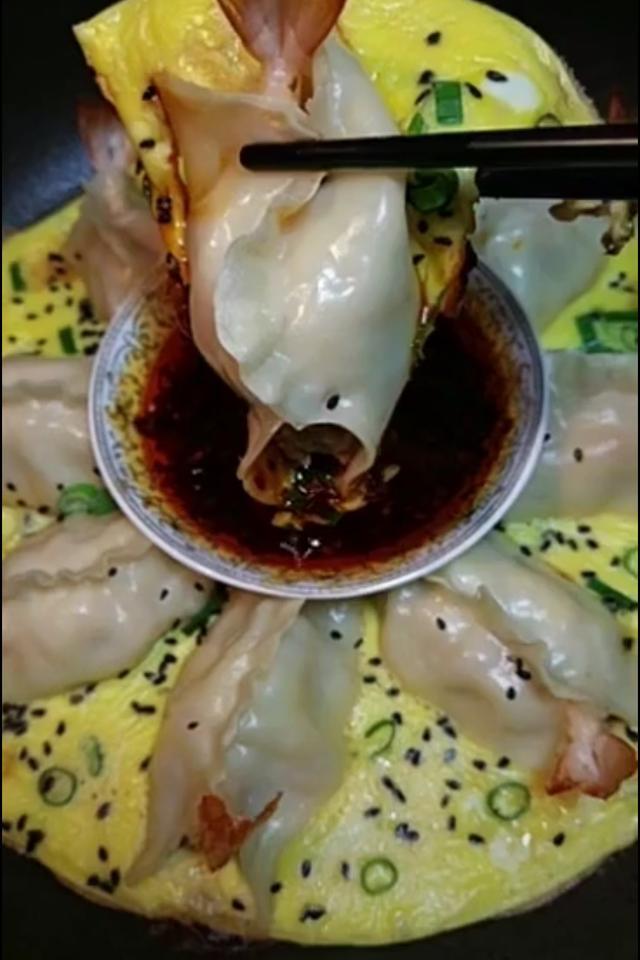 鲜香可口,美味无比,家常大虾饺子,营养又健康,一口一个真过瘾