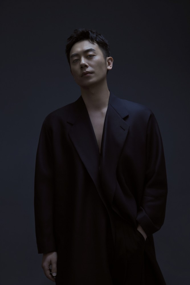 朱亚文最新大片曝光暗黑神秘诠释反派气场